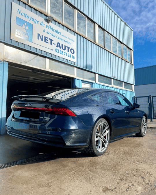 Audi A7 55 TFSIe bleu après un nettoyage extérieur